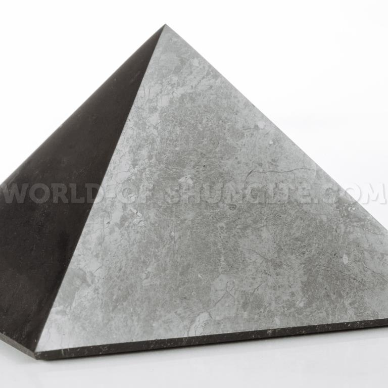 Пирамида полированная из шунгита 10см