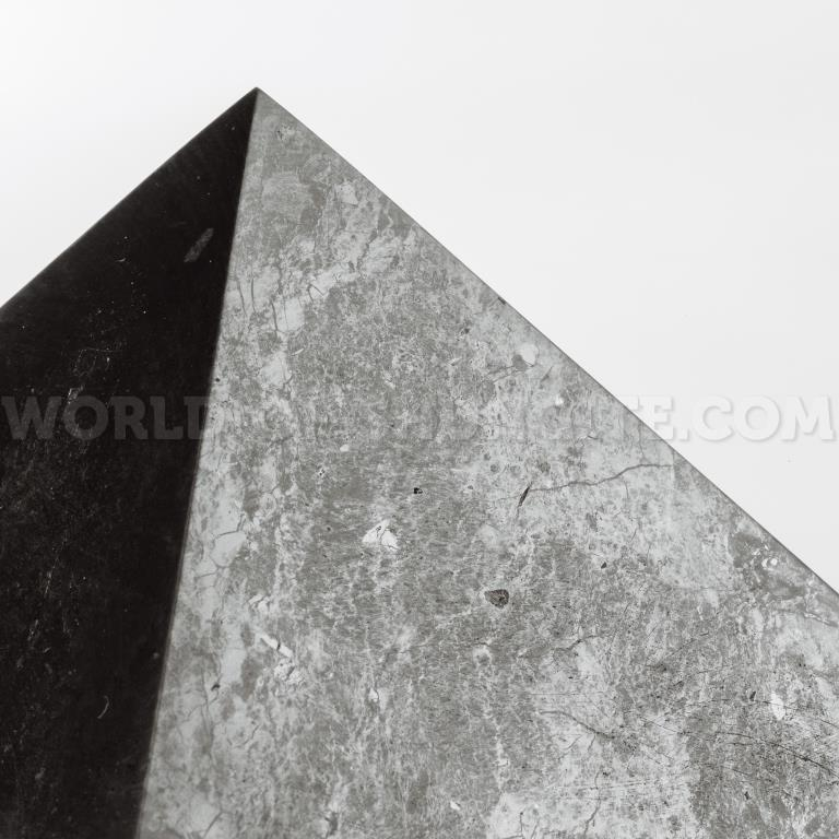 Пирамида полированная из шунгита 15 см