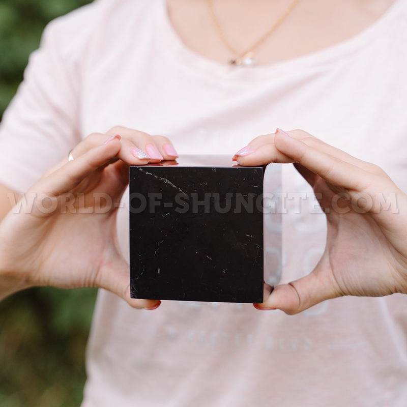 Куб шунгитовый полированный 8 см