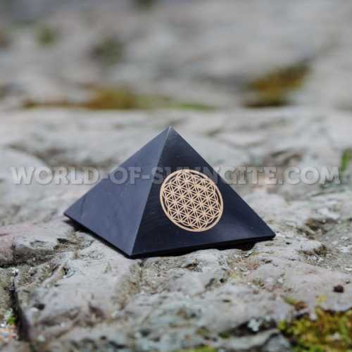 Пирамида "Цветок жизни" из шунгита - 7 см