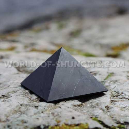 Пирамида неполированная из шунгита 15 см