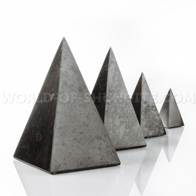 Пирамида Голода полированная из шунгита 5 см
