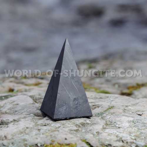 Пирамида Голода неполированная из шунгита 10 см