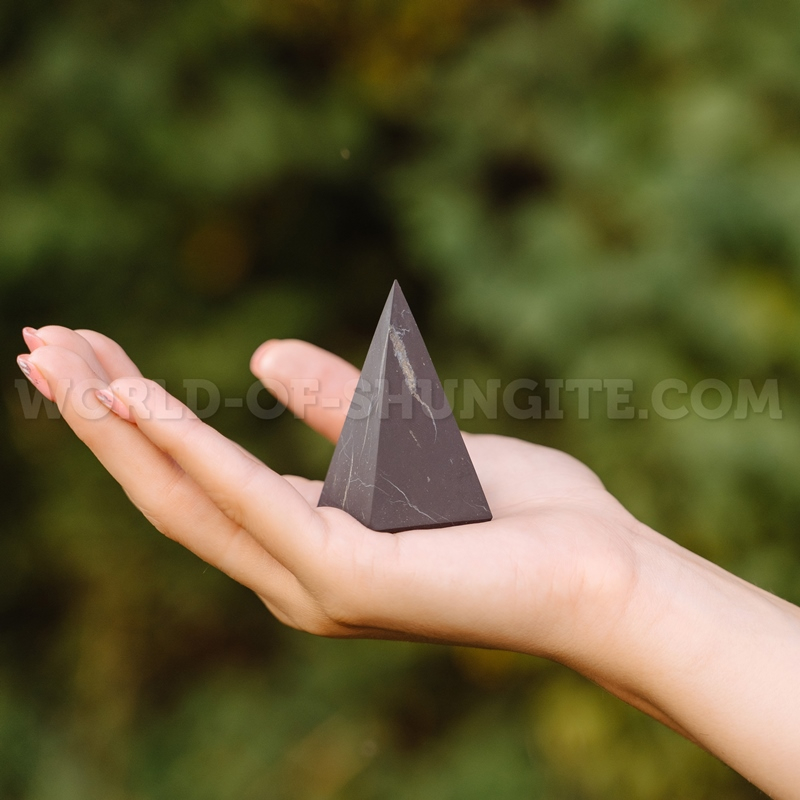 Пирамида Голода неполированная из шунгита 3 см