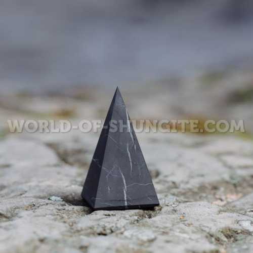 Пирамида Голода неполированная из шунгита 5 см