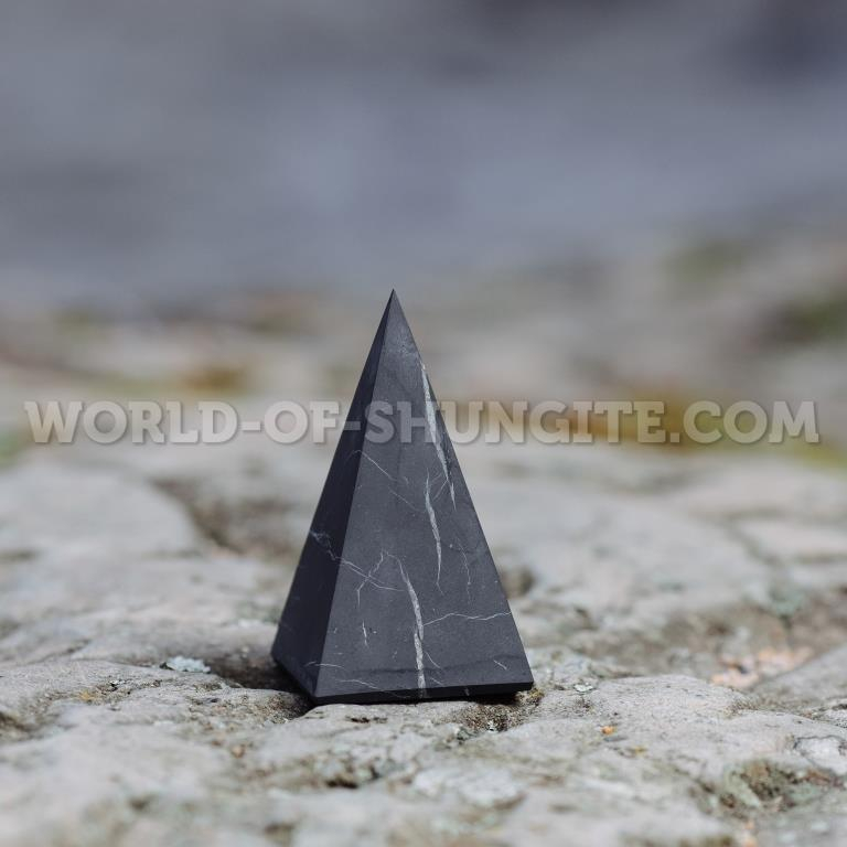 Пирамида Голода неполированная из шунгита 5см
