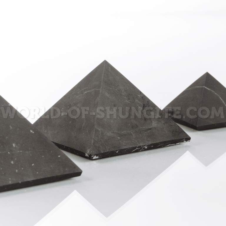 Пирамида неполированная из шунгита 20см