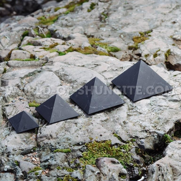 Пирамида неполированная из шунгита 4 см
