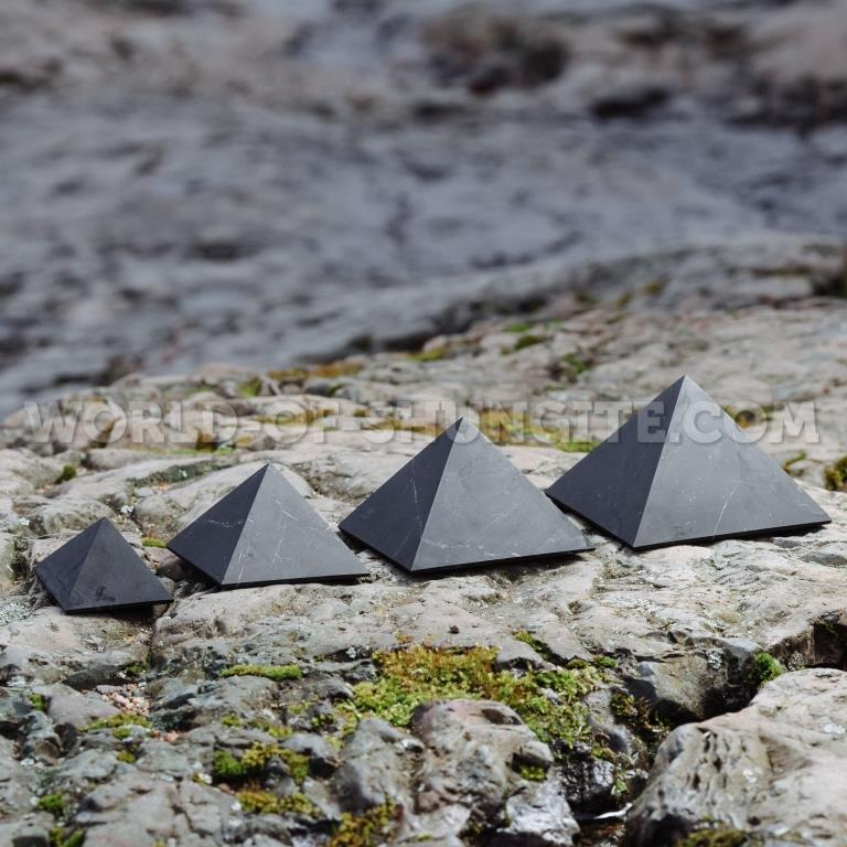 Пирамида неполированная из шунгита 4 см
