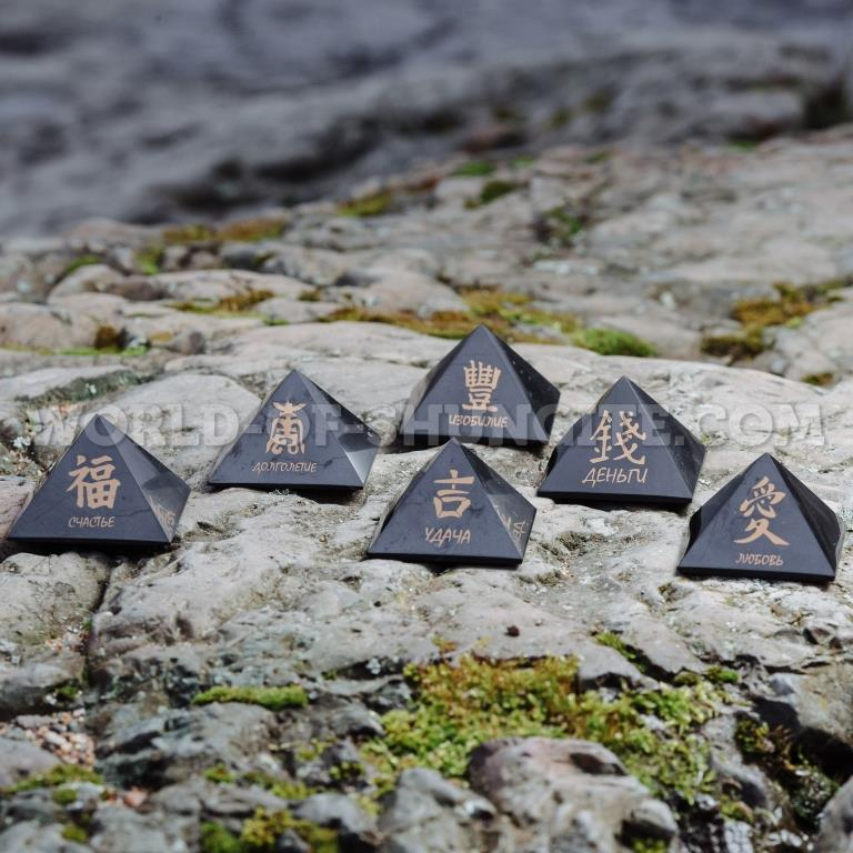 Пирамида "Глаз Гора" из шунгита