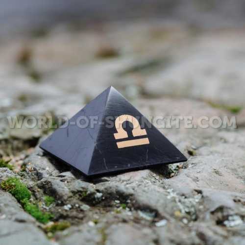 Пирамида "Весы" из шунгита