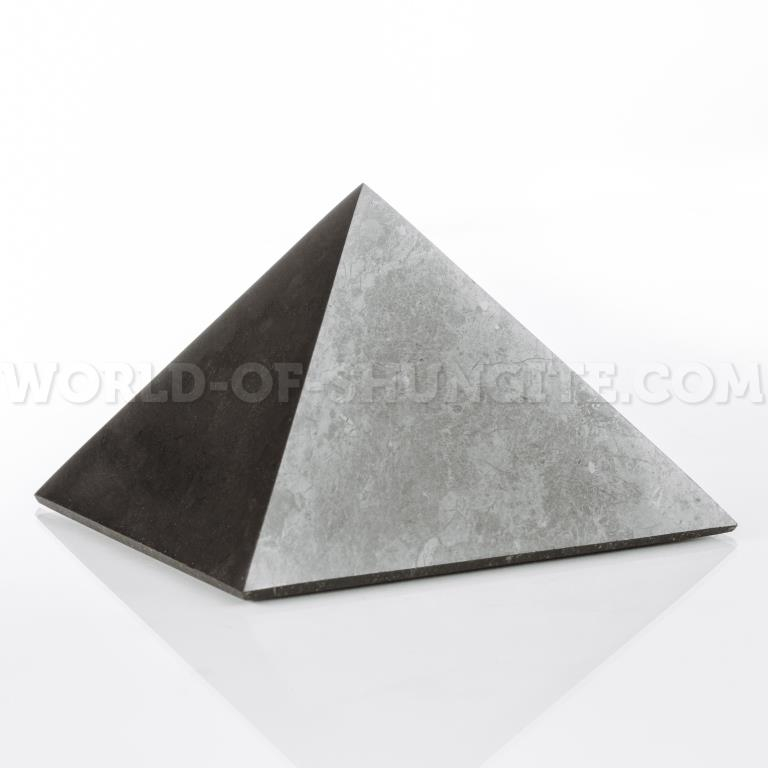 Пирамида полированная из шунгита 10см с индивидуальной лазерной гравировкой