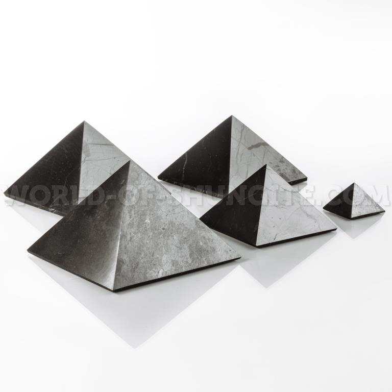Пирамида полированная из шунгита 10 см с индивидуальной лазерной гравировкой
