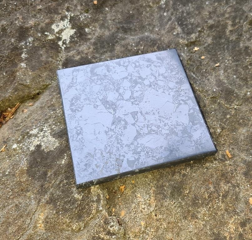 Плитка шунгитовая полированная 10x10 cm