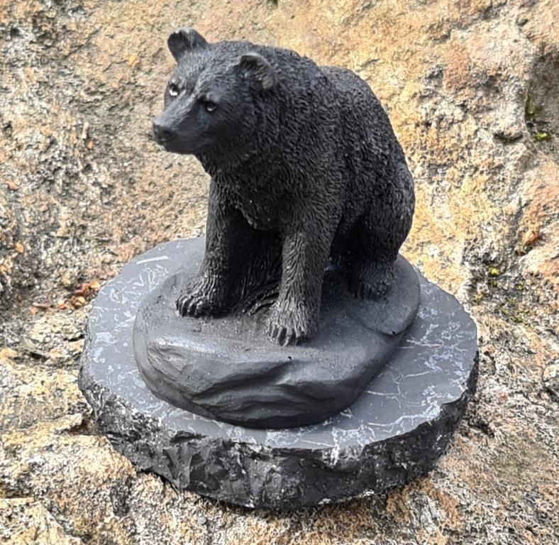Фигурка Медведь на скале