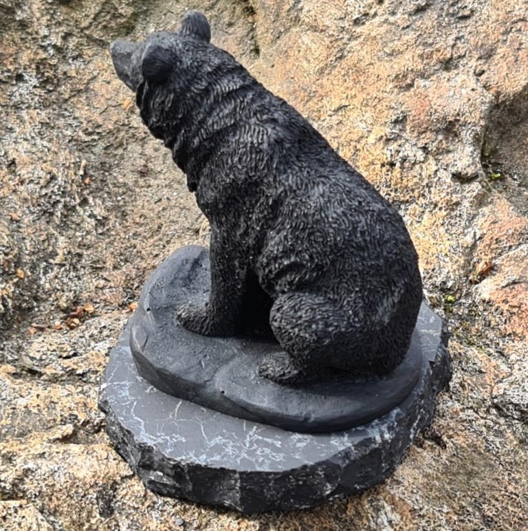 Фигурка Медведь на скале