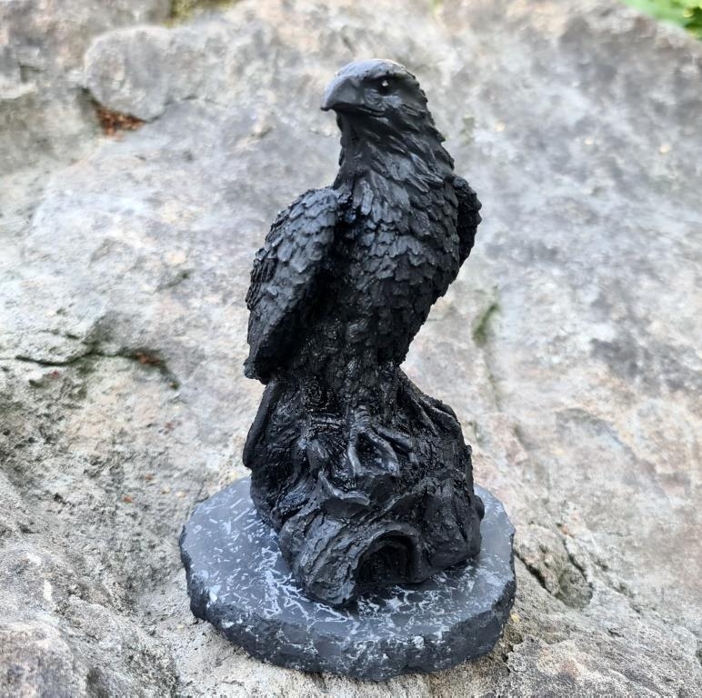 Фигурка Орел на камне