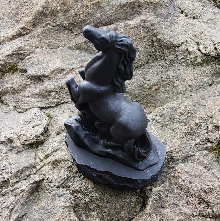 Фигурка Конь